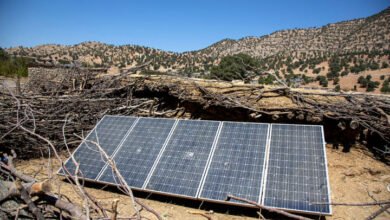 ألواح شمسية في إيران