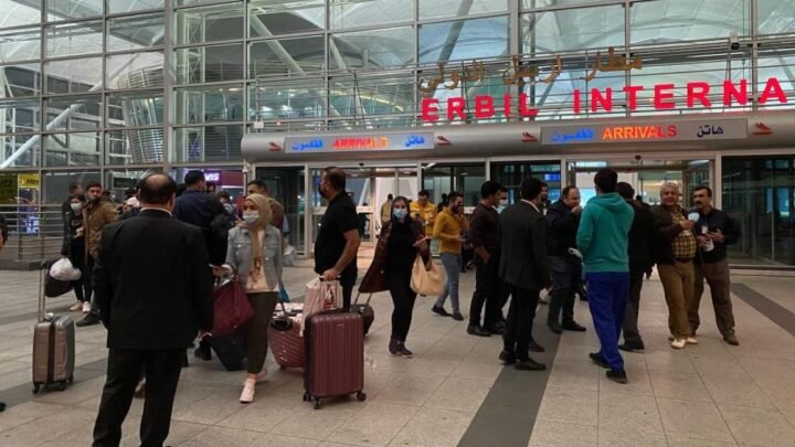 وصول مهاجرين عراقيين إلى مطار أربيل الدولي، 18 نوفمبر 2021 (الأناضول)