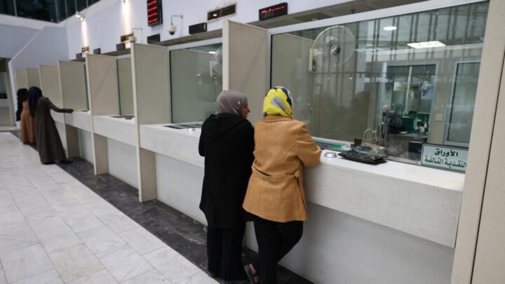 أزمة السيولة والرواتب العراق