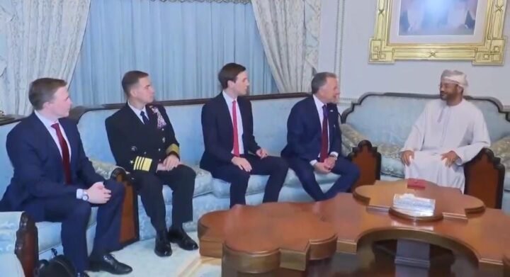 الأدميرال كوبر في مسقط