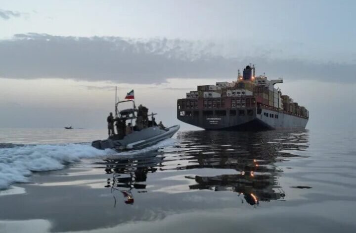 الحرس الثوري وسفينة إبامينودس