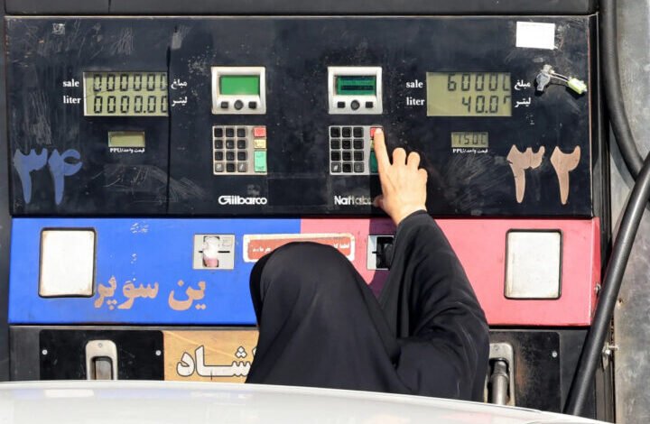 طوابير بنزين في إيران